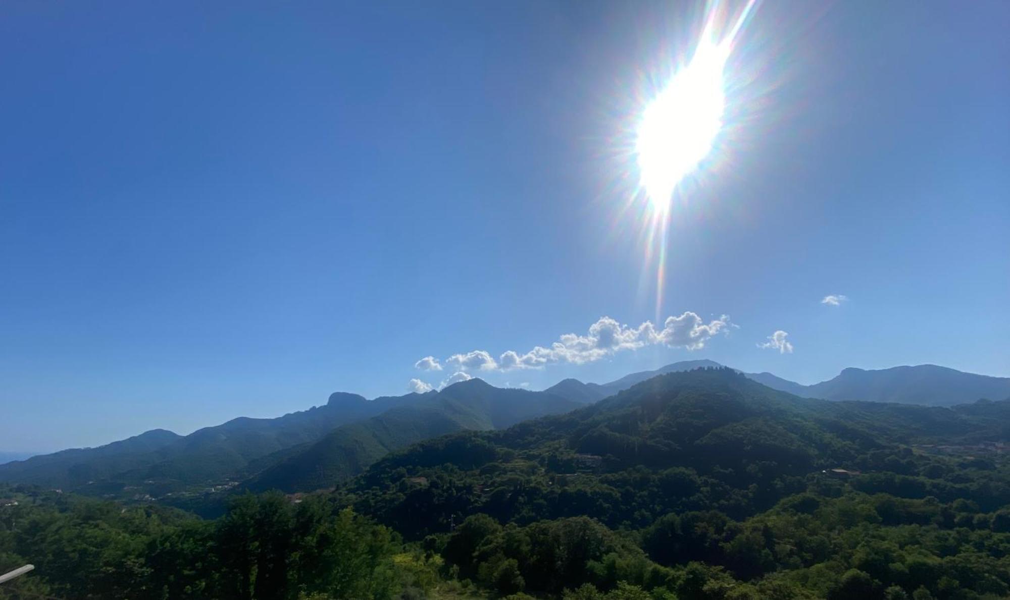 Pop Nel Blu Della Costiera Tramonti