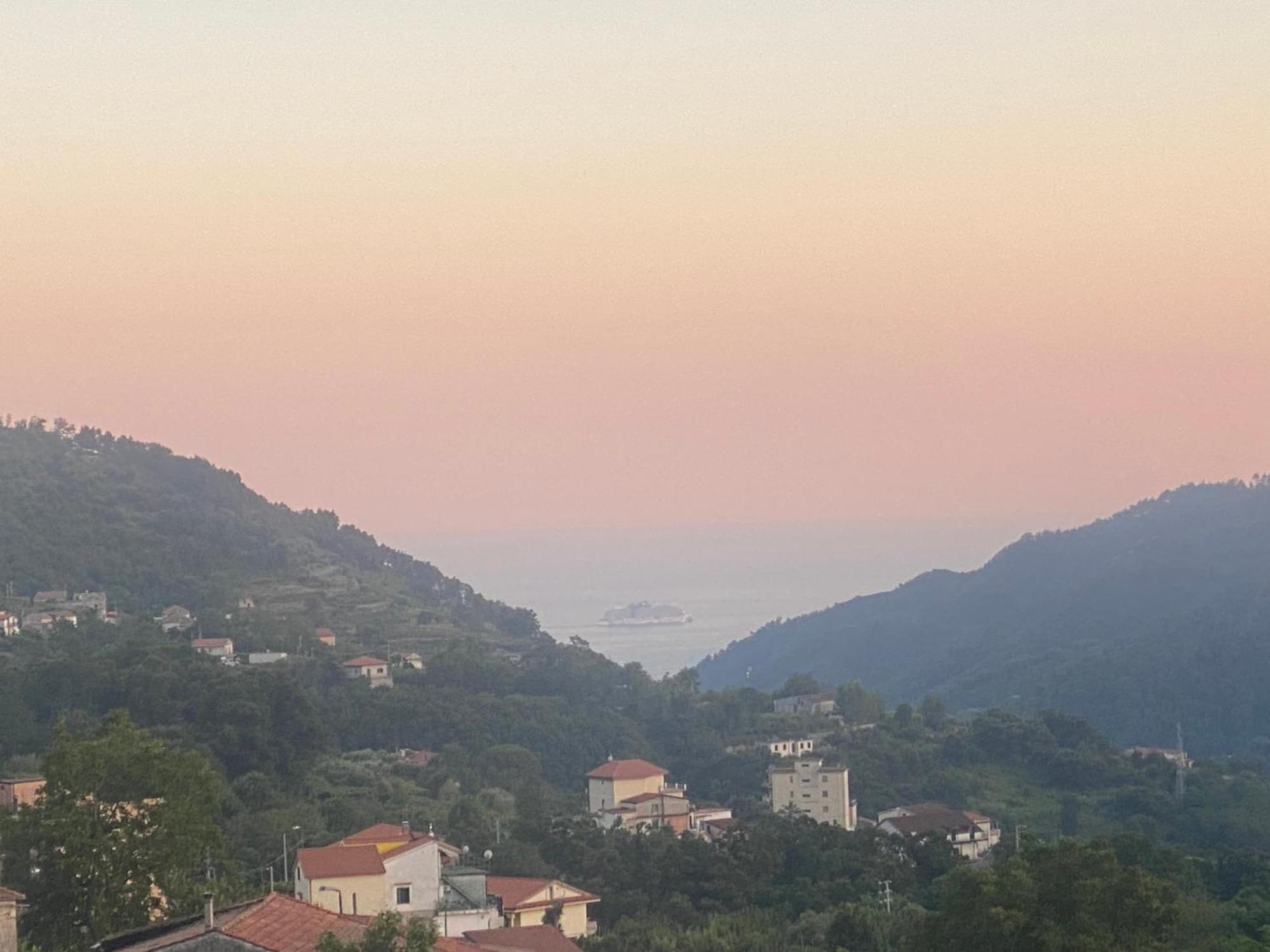 Pop Nel Blu Della Costiera Tramonti